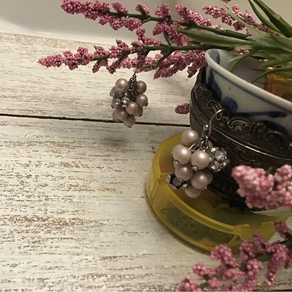 Vera Wang Earrings  🌾[2/$28.00]🌾 - Picture 3 of 7